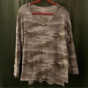 American Eagle V-Neck Camo Long Sweater | Size M
